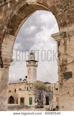 Chain Minaret Through Western Arcade