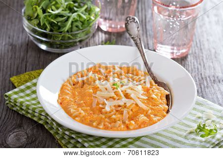 Pasta in cheesy roasted bell peppers sauce