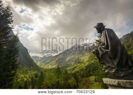 Statue