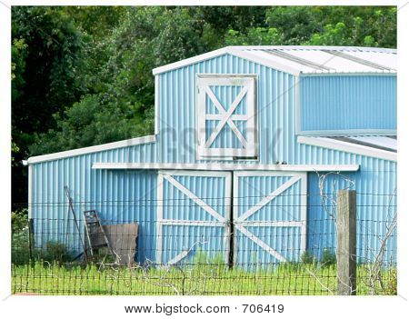 Country stodola v Baby Blue