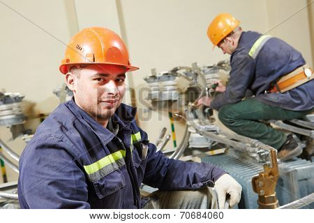 Industrial electrician lineman repairman workers team