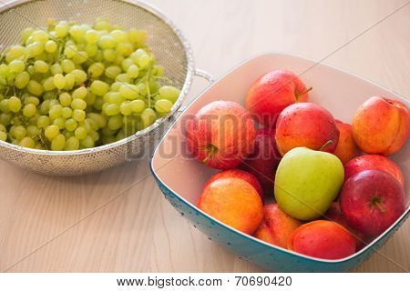 Fruits in the bown on table