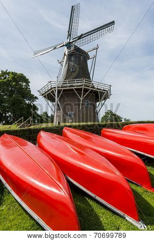 Canoes With Mill