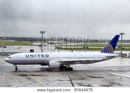 United Airlines Boeing 777