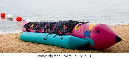 barco de banana na praia
