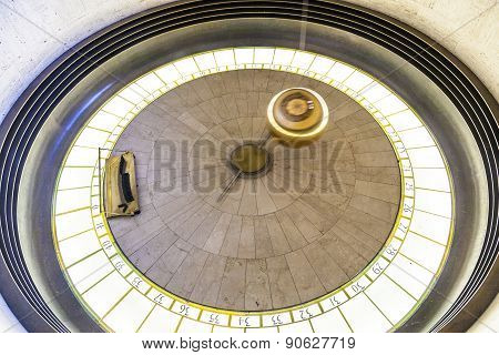 Foucault Pendulum In Griffith Park Observatory