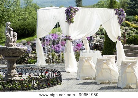 Festive Wedding Decoration With Fountain