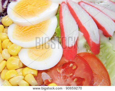 Fresh vegetables salad with egg
