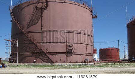 Storage tanks for petroleum products