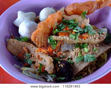 Egg Noodle With Meat Ball