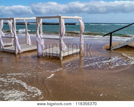 beachbed wet feet