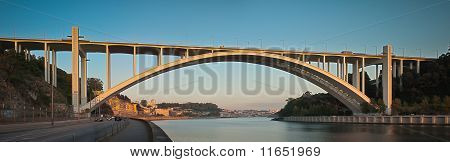 Ponte Da Arrabida Brücke