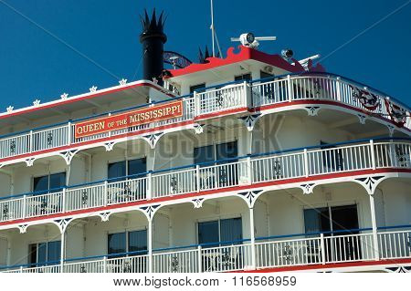 Vicksburg, TN USA - October 28 2015: The Queen of the Mississippi stern-wheeler tour boat docks at Vicksburg TN for passengers to visit the site of the famous Civil War siege.