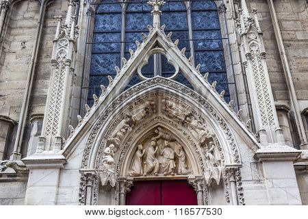 Biblical Statues Little Red Door Notre Dame Cathedral Paris France