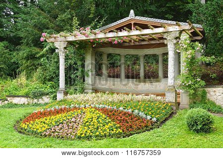 Castle Hunegg Park. Hilterfingen