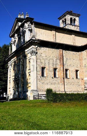 In  The Somma Lombardo    Old   Church  Closed Brick Italy  Lombardy    Grass