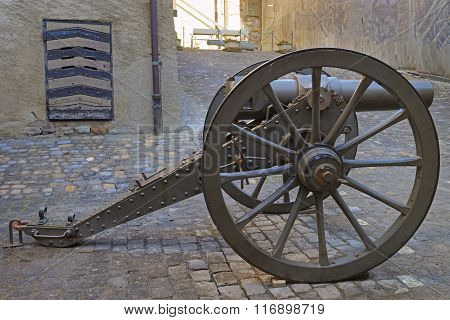 Canon in the street in Thun Castle. Thun Castle is a Castle Museum in the Thun city in Swiss canton of Bern where the Aare river flows out of Lake Thun. Today it is a Switzerland heritage site.