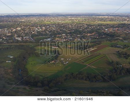 บรรยากาศโดยรอบของเมืองและเขตรอบนอก