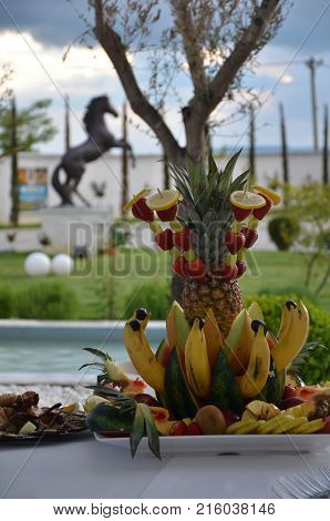 Food with a nice background (hourse, sky)