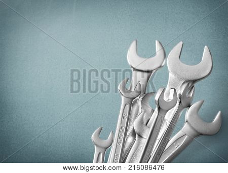 Isolated spanners tool set group large objects number