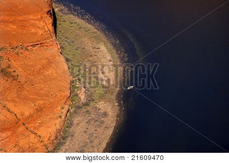 Malé rybářské člun Horseshoe Bend Glen Canyon Colorado Overlook