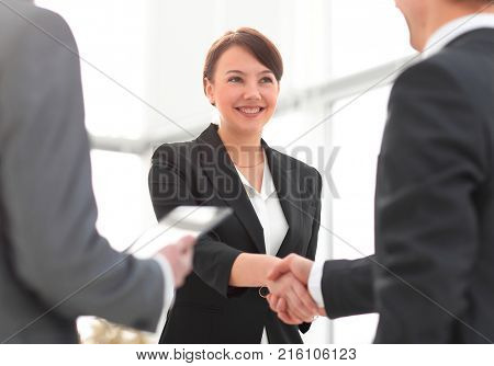 Businesswoman shaking hands with a businssman during a meeting