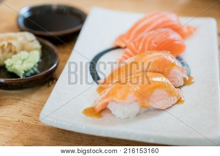 Close up salmon burned top with mayo in plate. Healthy Japanese Nigiri Aburi Sushi style with rice and fish in Japanese food restaurant.