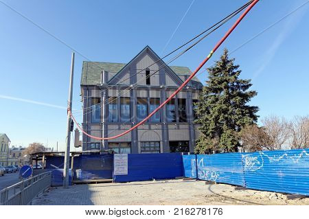 Nizhny Novgorod, Russia. - March 14.2017. Construction Of A Restaurant On The Nizhnevolzhskaya Emban