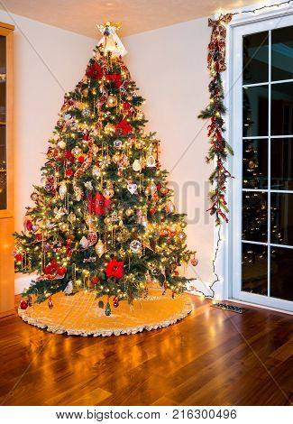 Bilder, Illustrationen, Vektorgrafiken zum Thema „Weihnachtsbaum