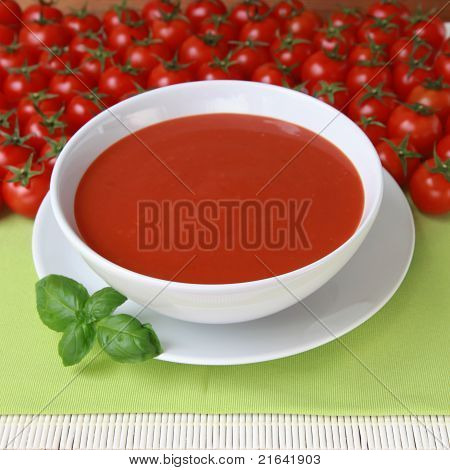 Čerstvá rajčatová polévka