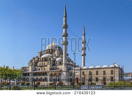 The Yeni Cami meaning New Mosque is an Ottoman imperial mosque located in Istanbul Turkey.