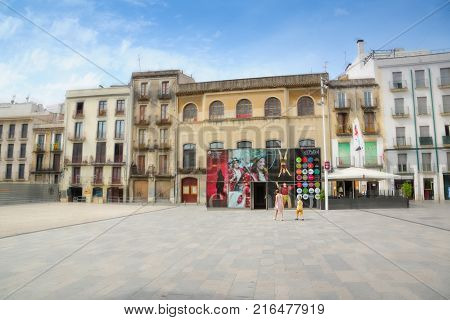 Walk Around The City Of Reus