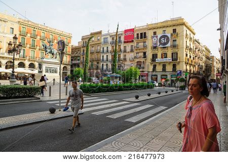 Walk Around The City Of Reus
