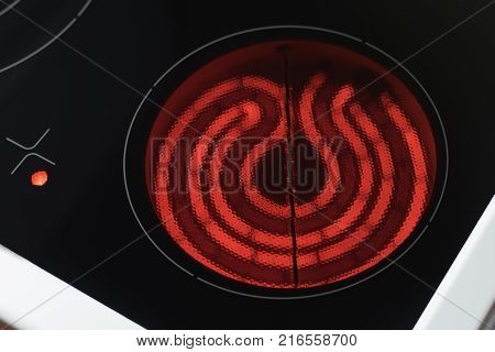Spiral electric hob, heated to a high temperature