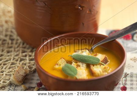 Pumpkin soup and leeks, with sage leaves.