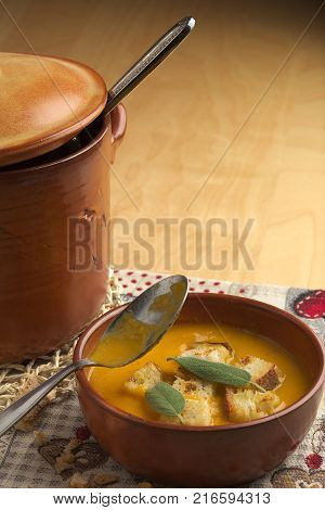 Pumpkin soup and leeks, with sage leaves.