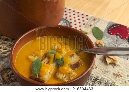 Pumpkin soup and leeks, with sage leaves.
