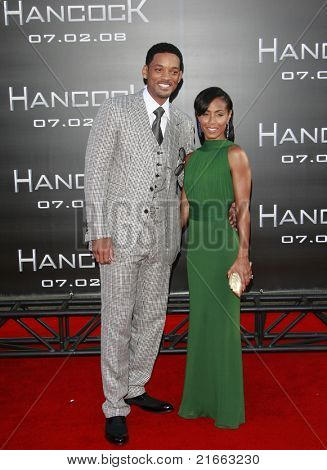 LOS ANGELES - 30 de JUN: Will Smith y Jada Pinkett Smith en la premiere de 'Hancock' en Los Ángeles,
