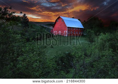 Stunning Red Barn in Rural in Palouse Washington 