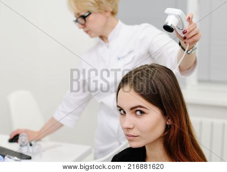 Trihoskopiya - is a method of hair examination using a special device - trihoskopa.