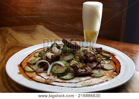 Jilo with meat in sauce and cold beer