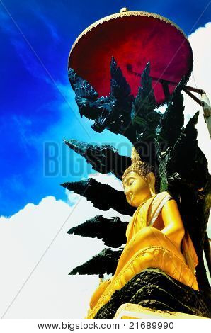 el escultura de Buda wat Watluang Phopisai Nong Khai en el noreste de Tailandia