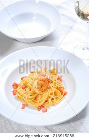 Fresh Spaghetti with shrimps on white plate