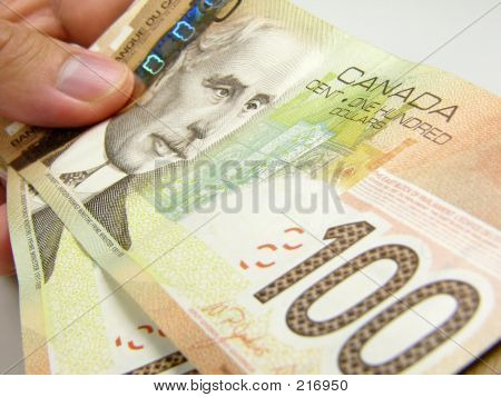 Ruka drží dolar