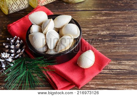 Almond Crisps,traditional Spanish Christmas Sweets.