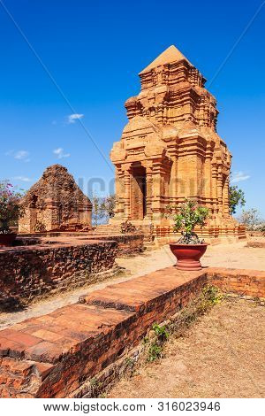Poshanu Or Po Sahu Inu Tower Or Pho Cham Tower Is A Group Of Relics Of The Cham Towers In The Old Ki