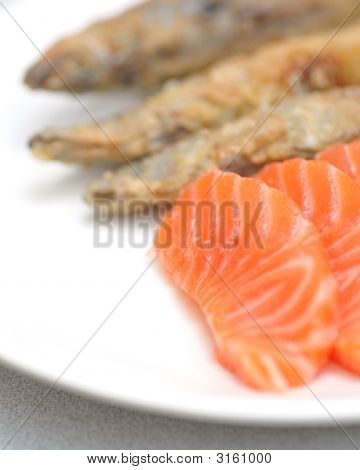 Shishamo y sashimi de salmón