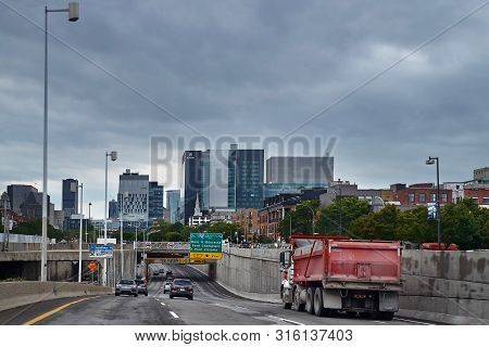Montreal, Canada - September 21, 2018: Highway Road Sign Showing Direction Victoria Bridge In Montre