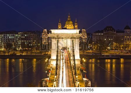 Chain Bridge om natten.