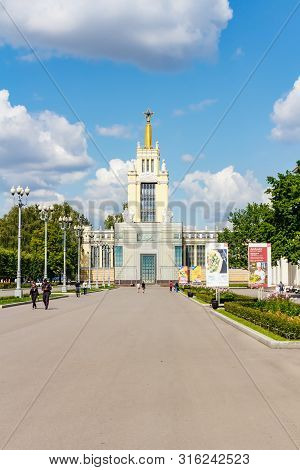 Moscow, Russia - July 22, 2019: Front View Of Pavilion Grain At Sunny Summer Morning On Vdnh In Mosc